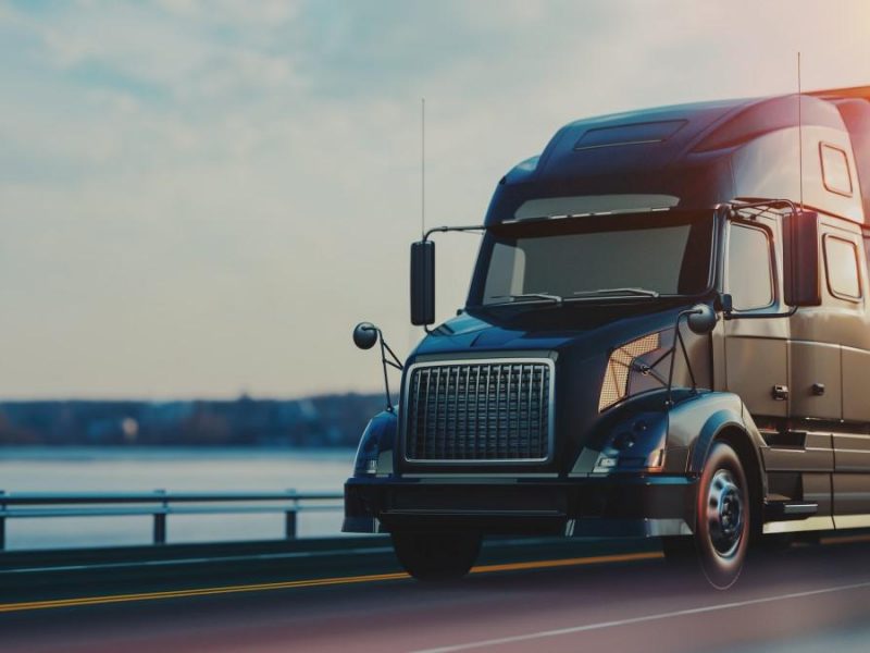 Автомобільні перевезення — вантажівка